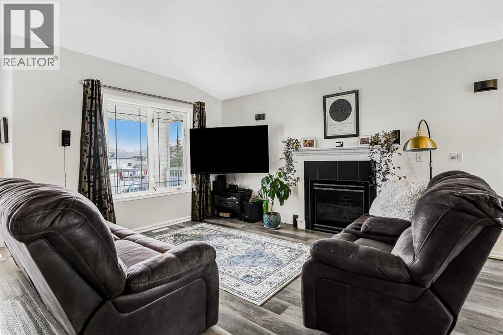 8214 115A Street — photo 3