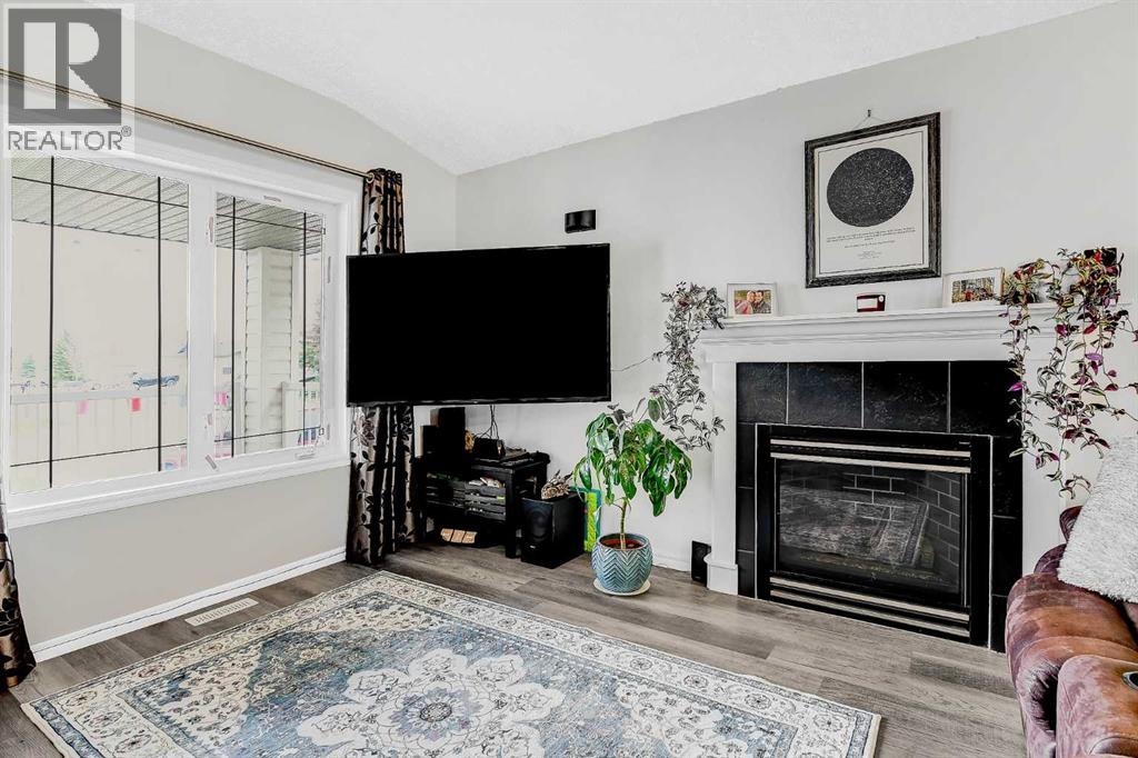 8214 115A Street — photo 4