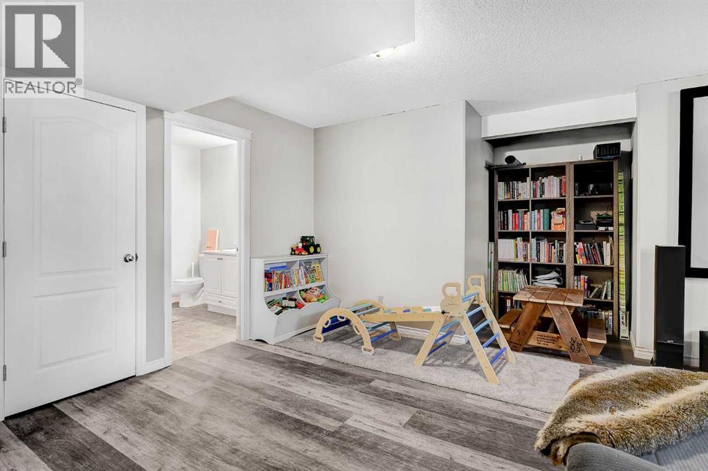 8214 115A Street — photo 27