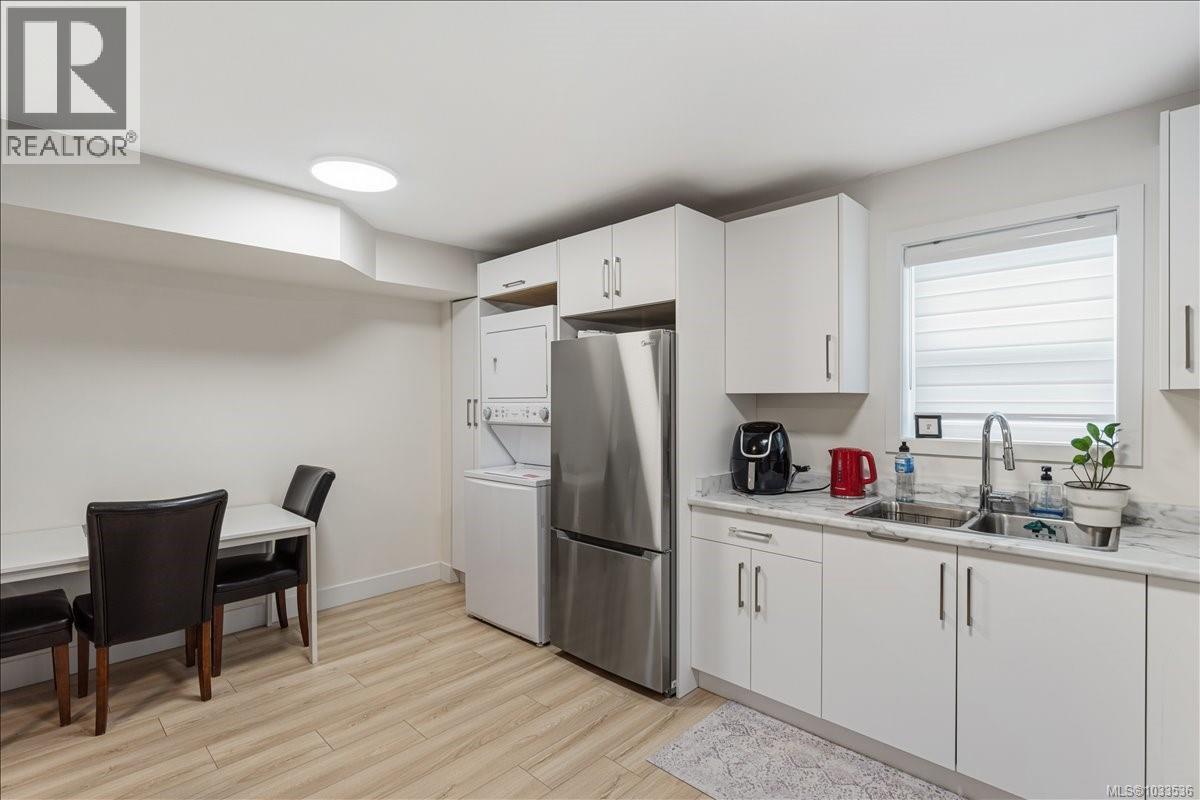 370 Avaani Way - 32