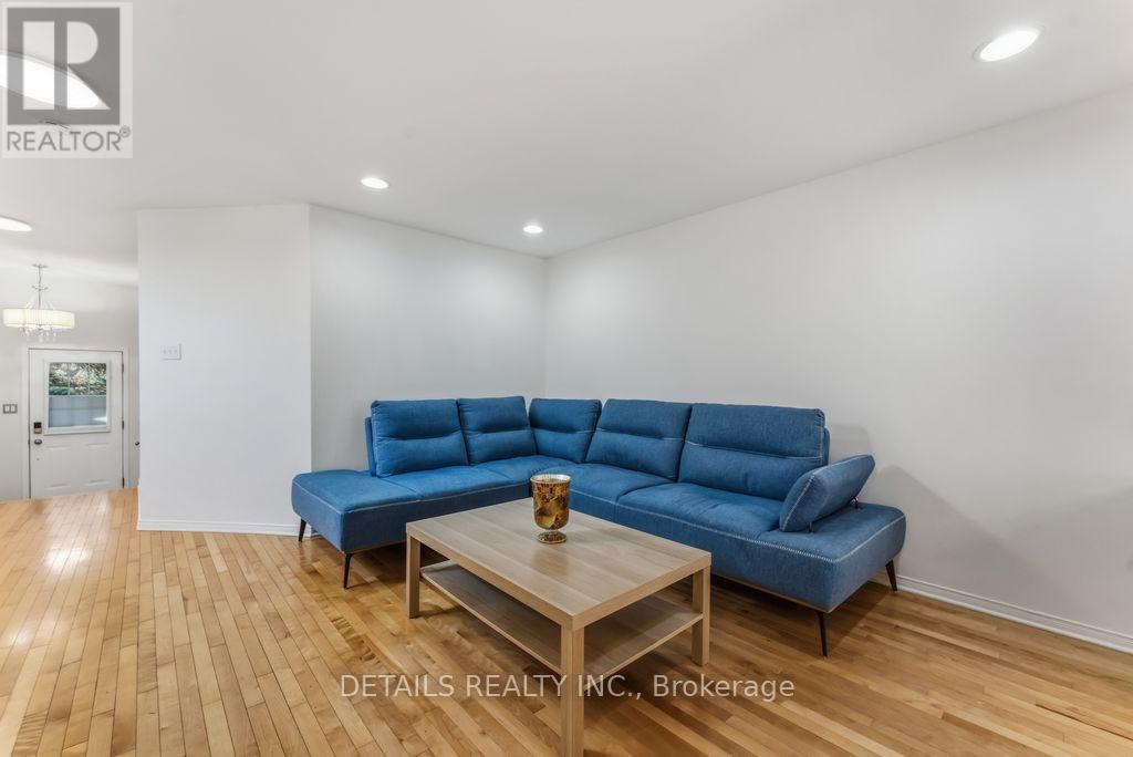 8 WIMBLEDON WAY - 8