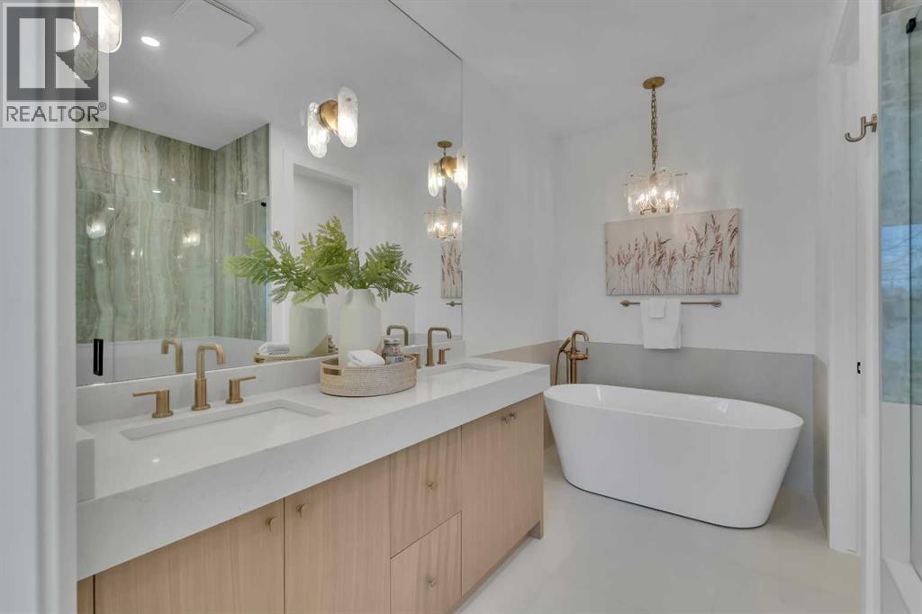 Primary Ensuite 5-Pc