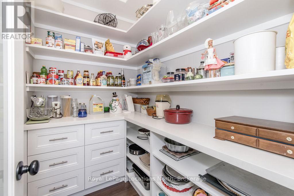 Kitchen Pantry