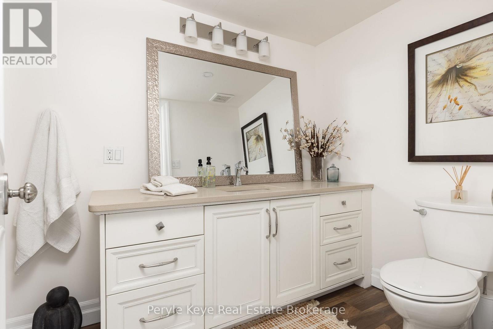 Guest Bathroom - LL