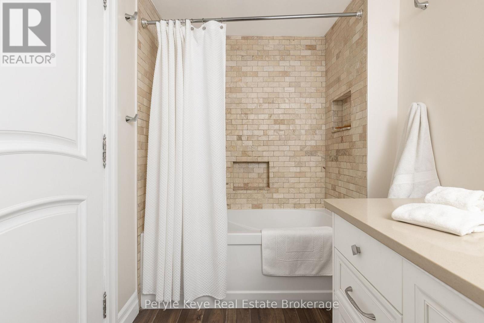 Guest Bathroom - LL