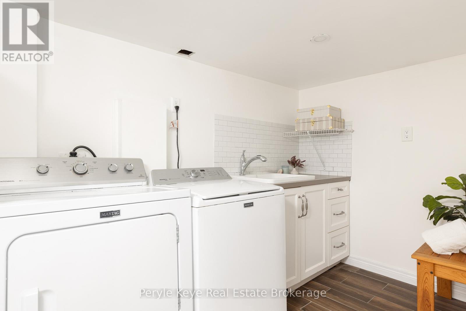 Laundry w/ Sink