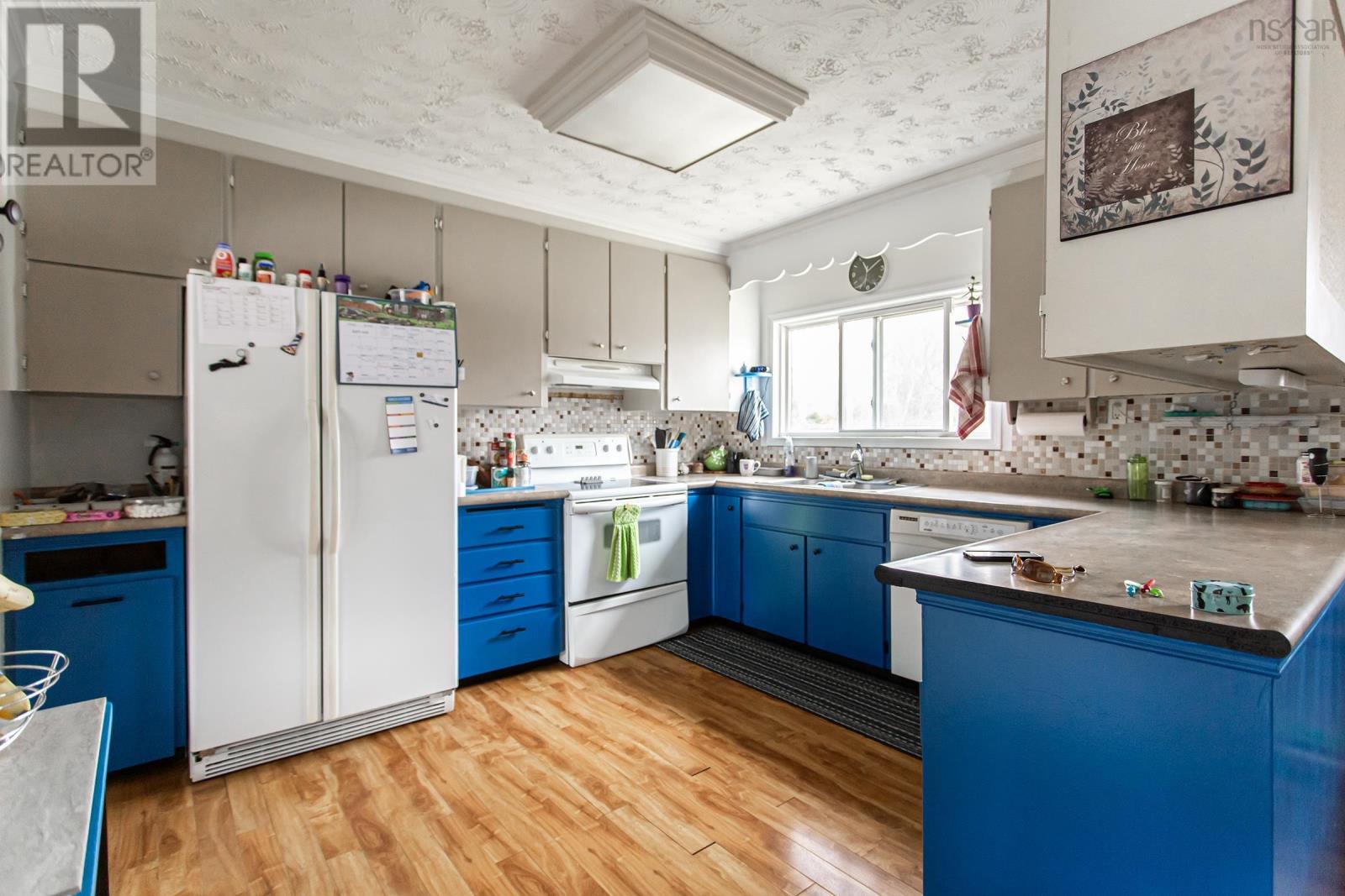 Property 11 of 22 of 10456 Highway 201