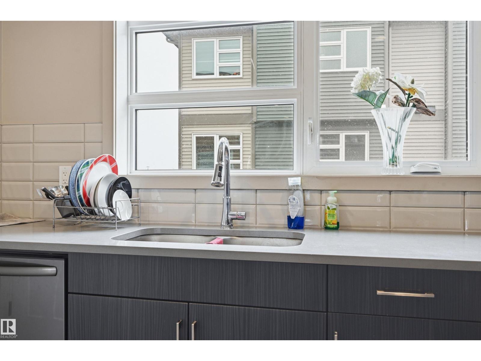 #5 17635 58 ST NW NW, Edmonton