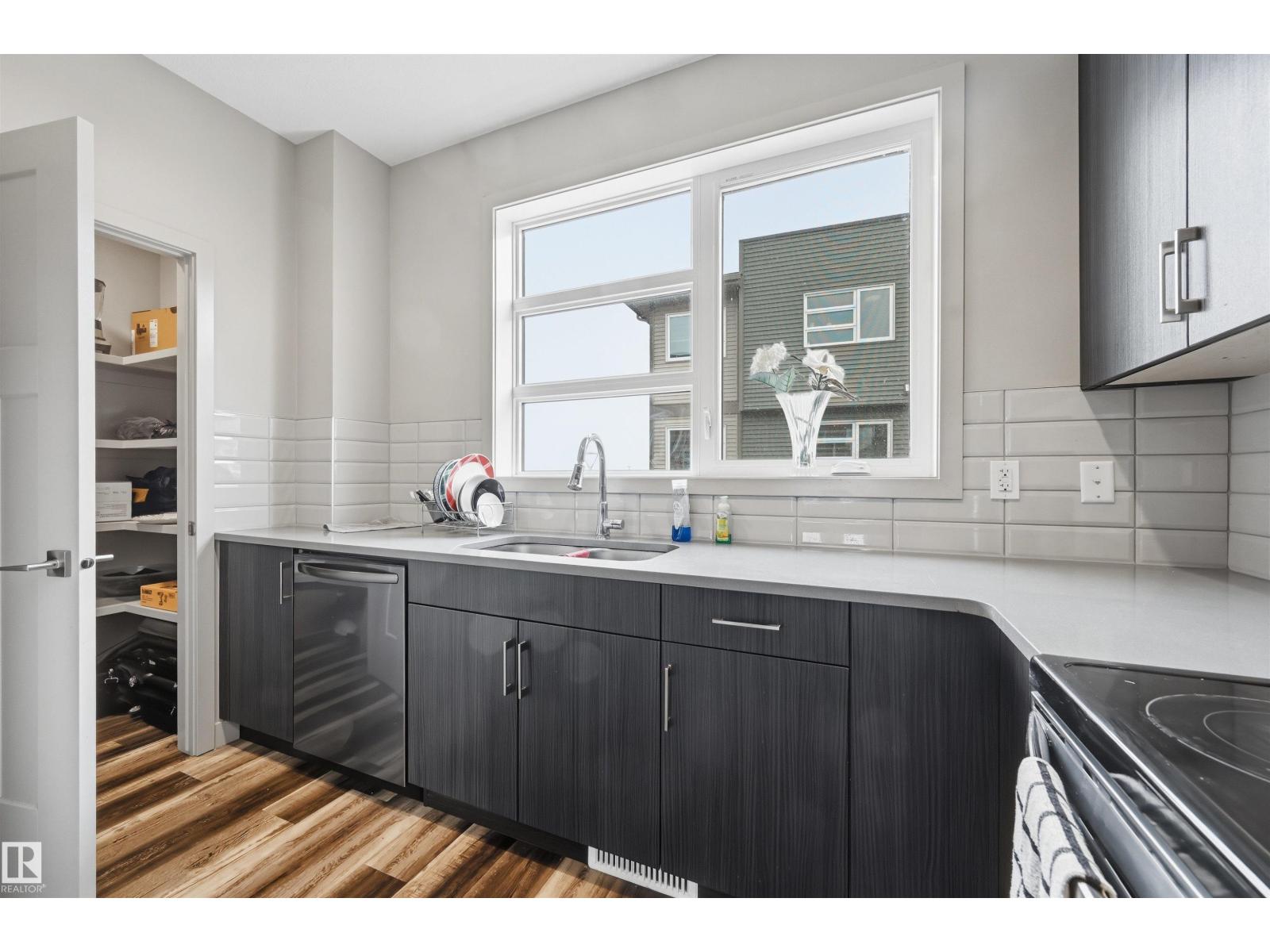 #5 17635 58 ST NW NW, Edmonton