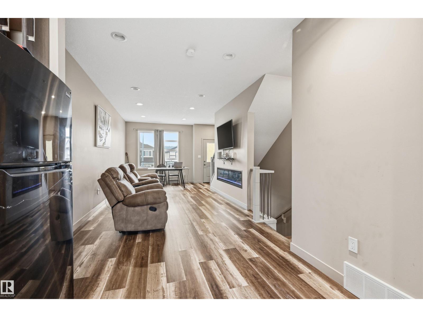 #5 17635 58 ST NW NW, Edmonton