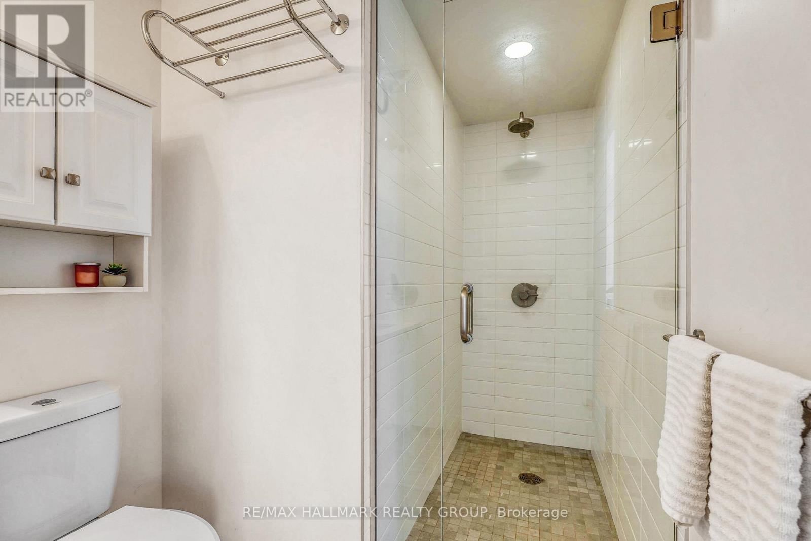 814 - 411 MACKAY STREET — photo 22