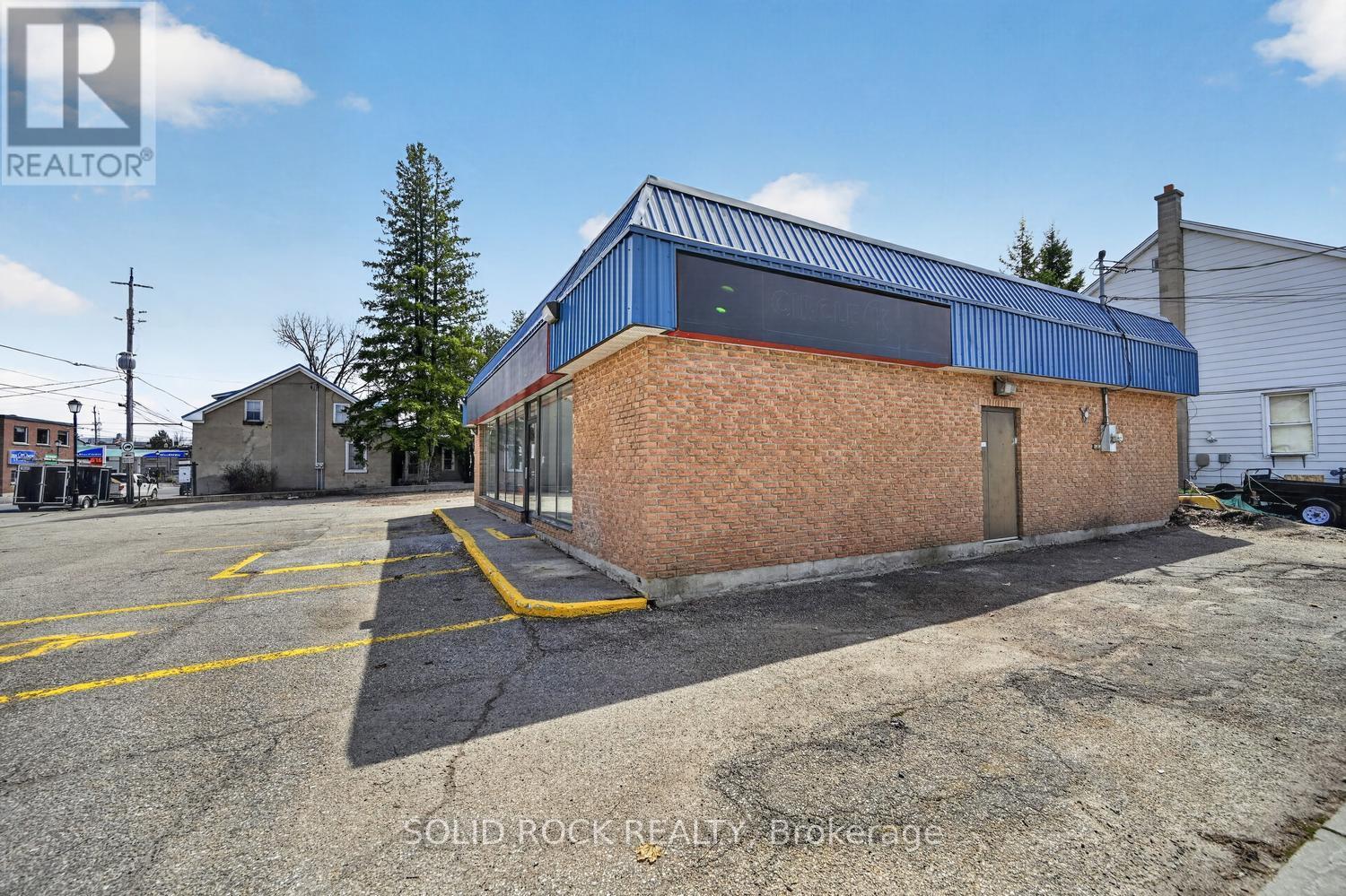 Studio for Rent in Ottawa – 30 WILSON STREET W, Ottawa – By Peter Sagos - Image 5