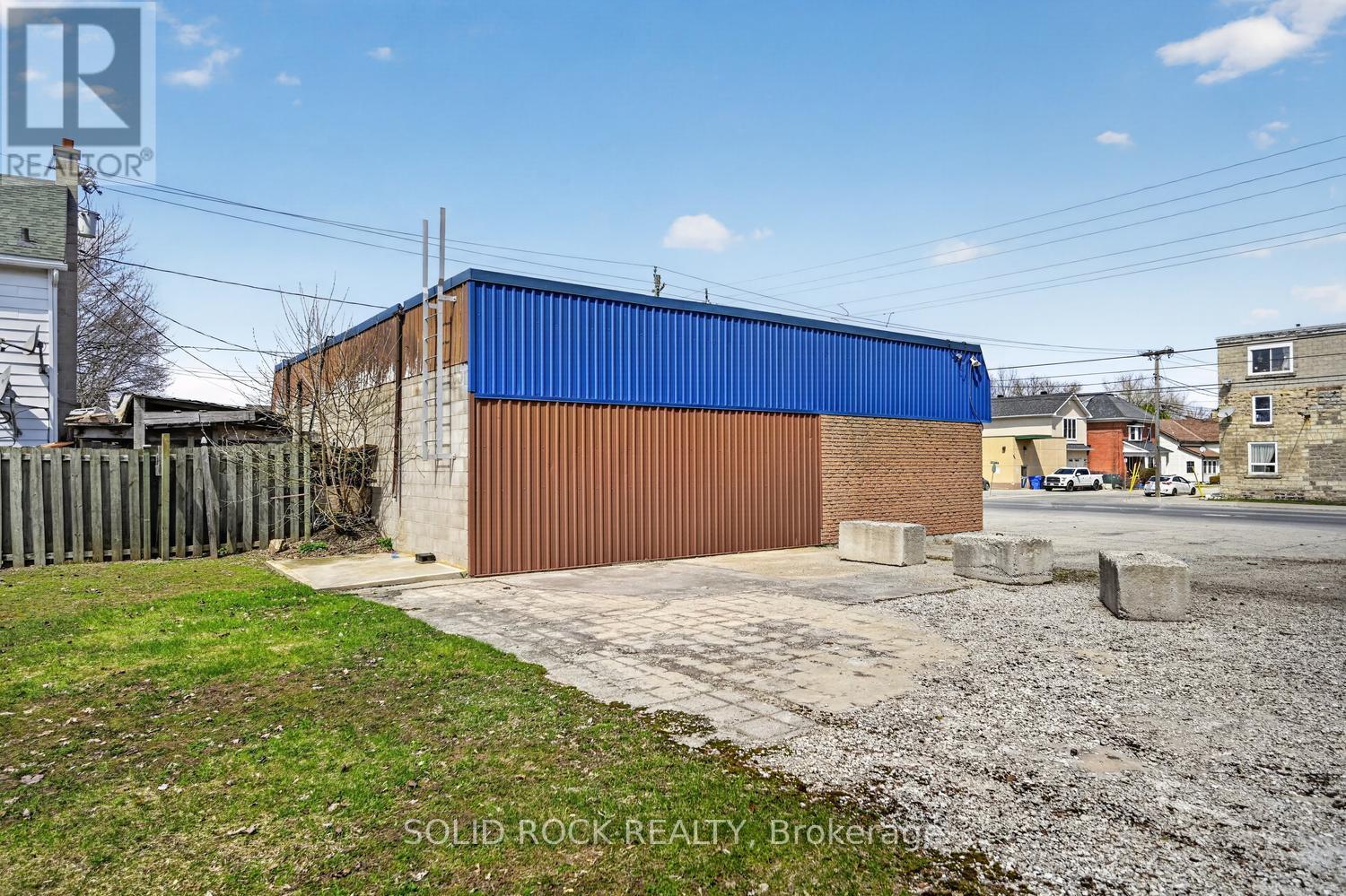 Studio for Rent in Ottawa – 30 WILSON STREET W, Ottawa – By Peter Sagos - Image 6