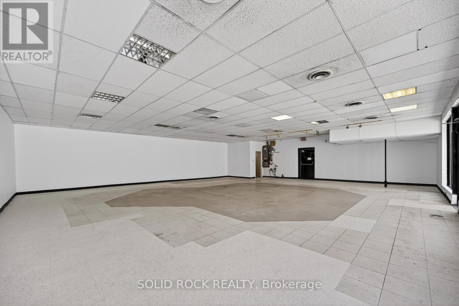 Studio for Rent in Ottawa – 30 WILSON STREET W, Ottawa – By Peter Sagos - Image 7