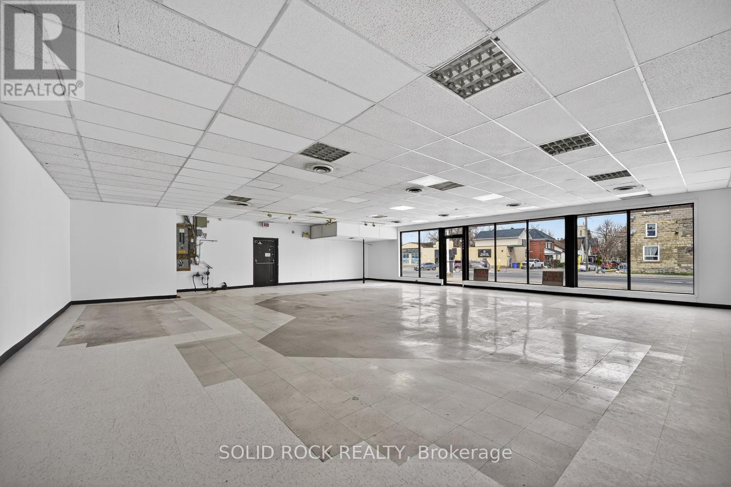 Studio for Rent in Ottawa – 30 WILSON STREET W, Ottawa – By Peter Sagos - Image 8