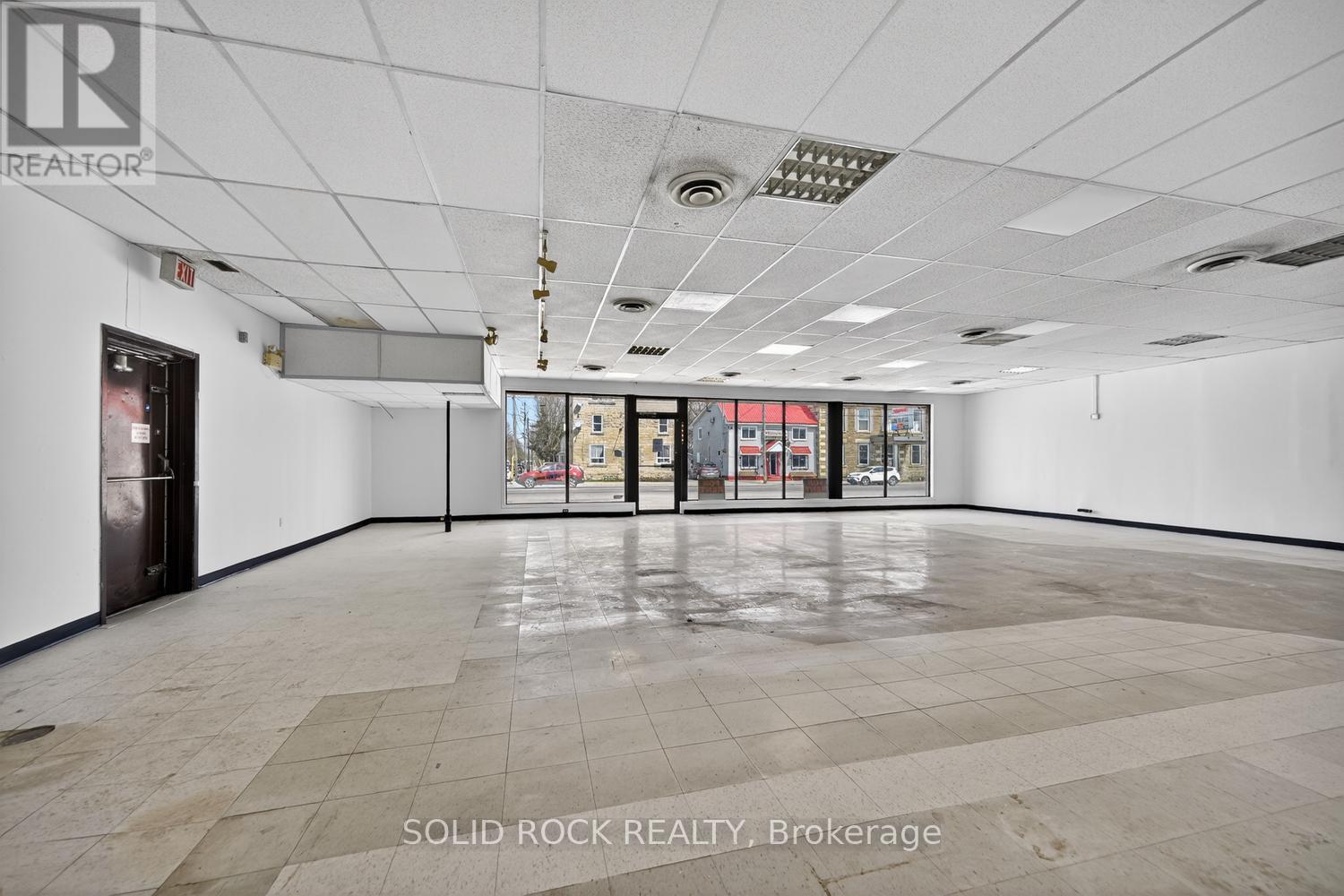 Studio for Rent in Ottawa – 30 WILSON STREET W, Ottawa – By Peter Sagos - Image 9