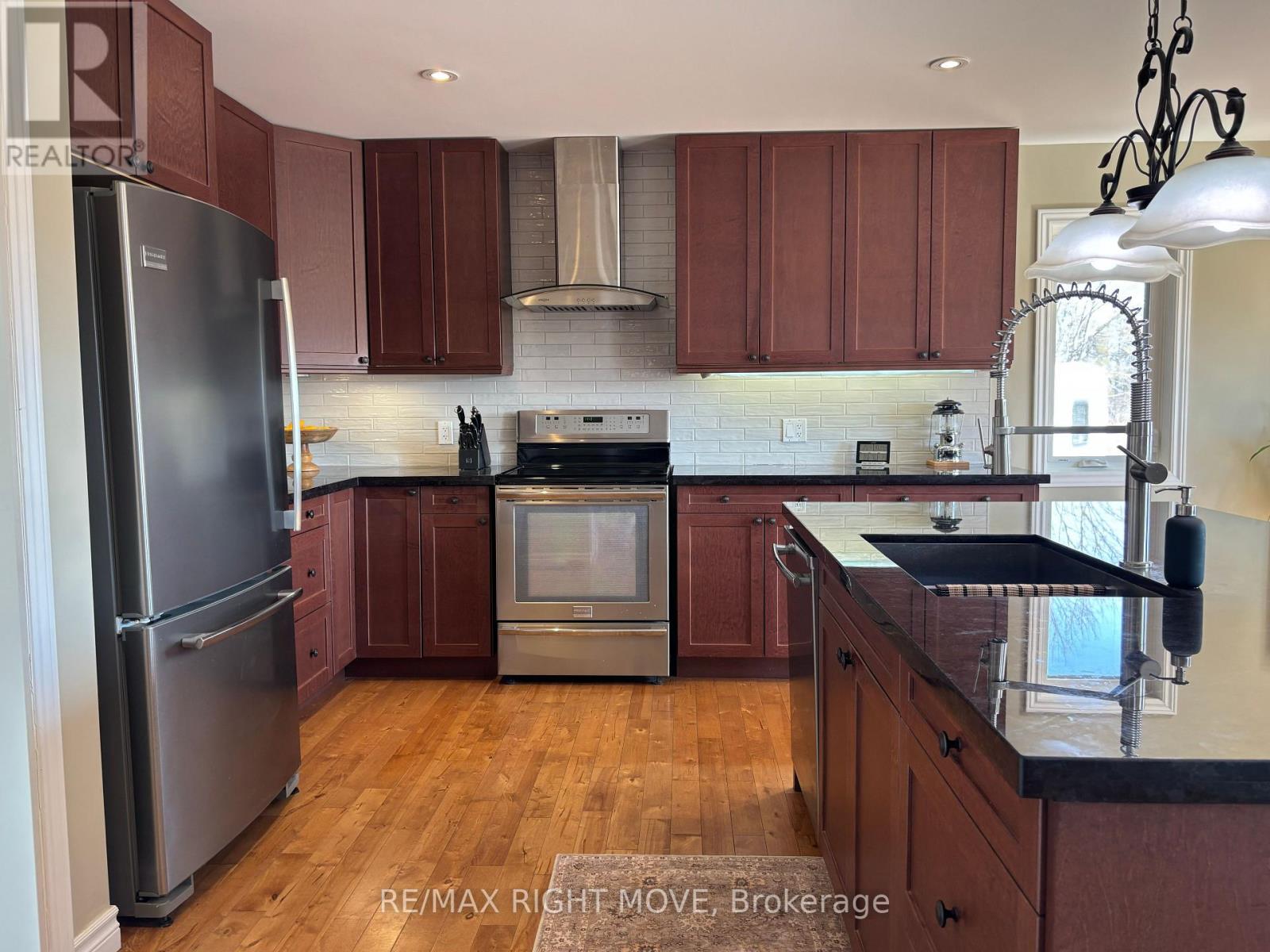 Stainless / Wood floors