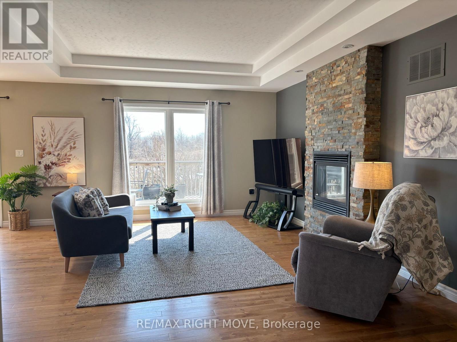 Coffered ceiling/large window