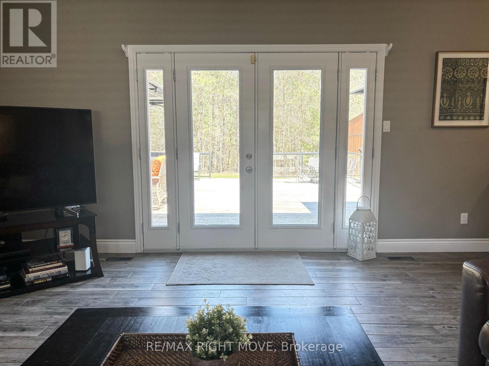 Livingroom garden doors to rear decking
