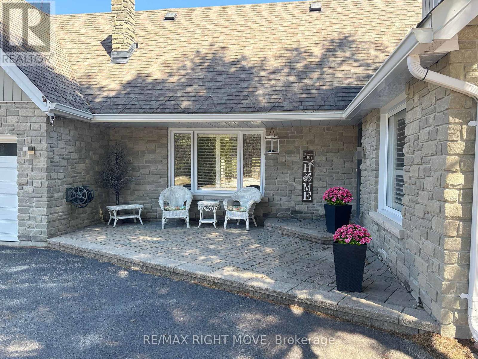 Welcoming Entrance - Stone front