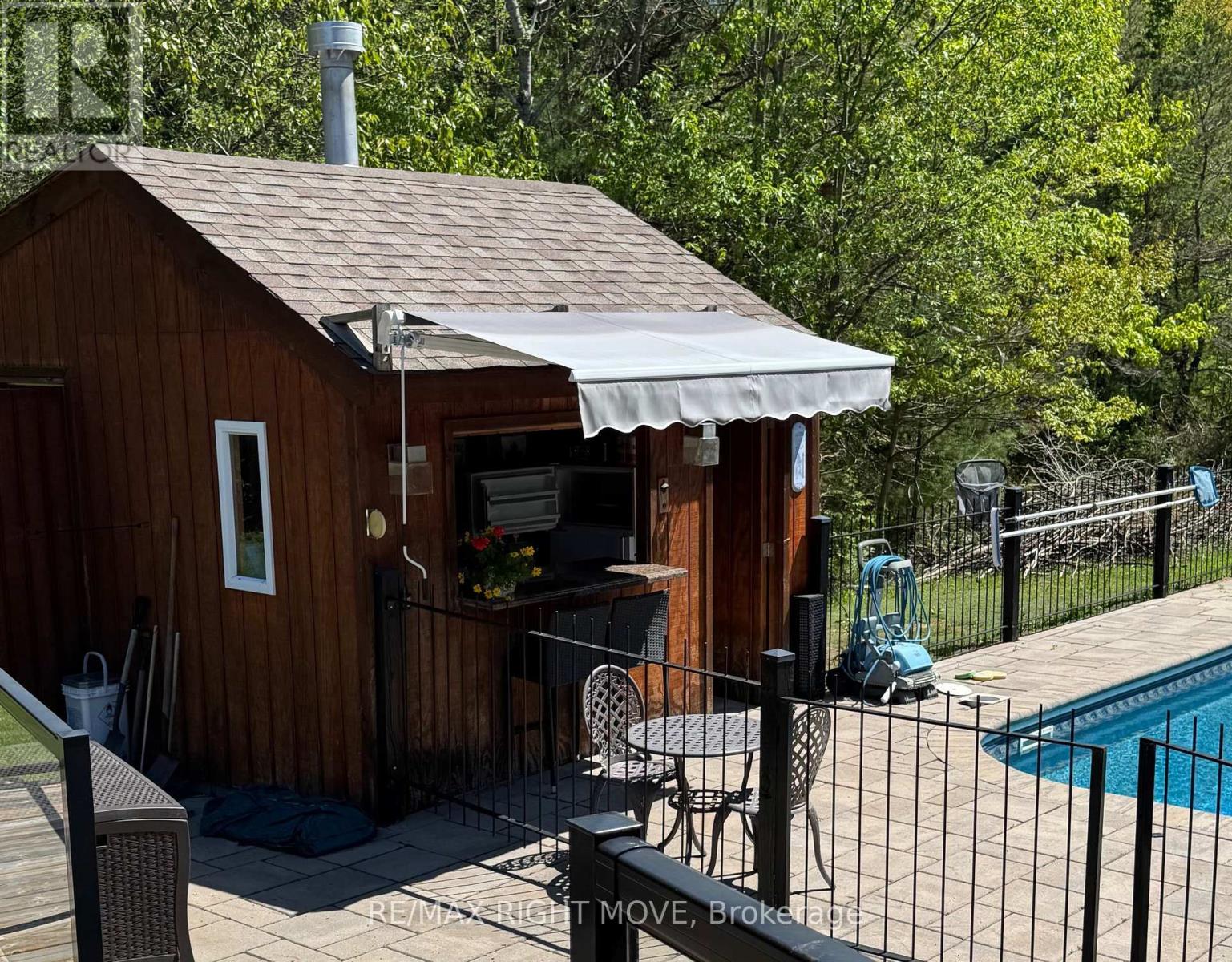Pool house