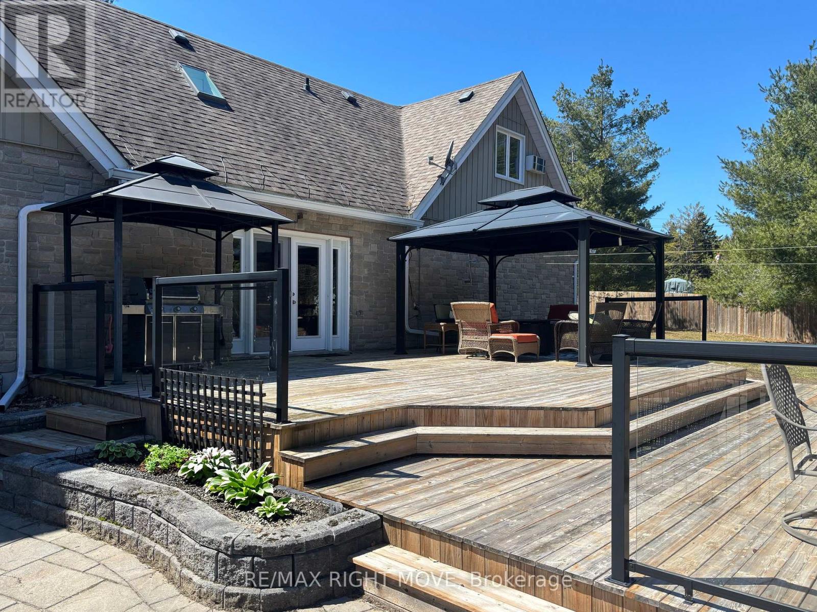 decking / flower beds