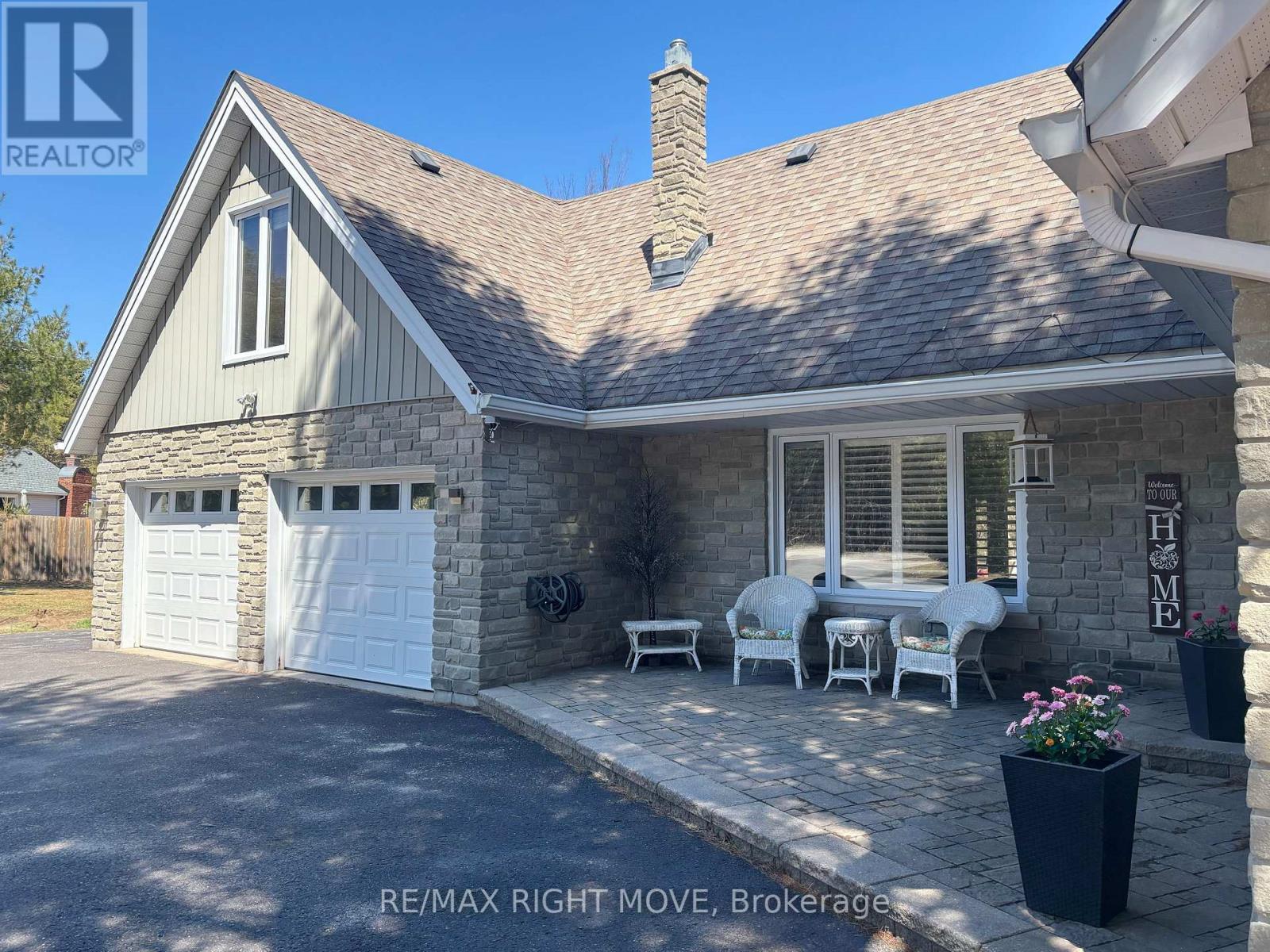 Dbl car garage with loft