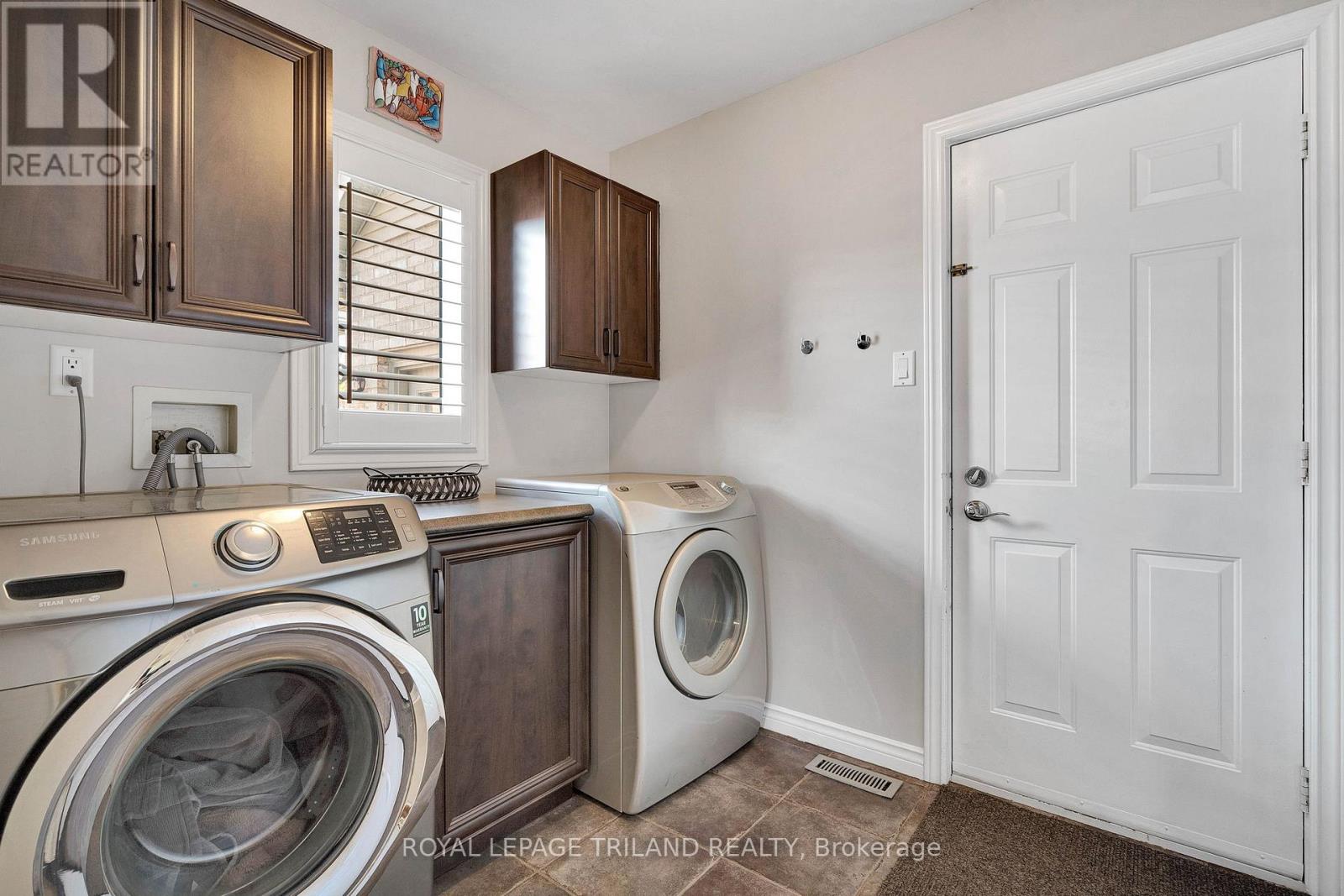 299 AMBLESIDE DRIVE - 22