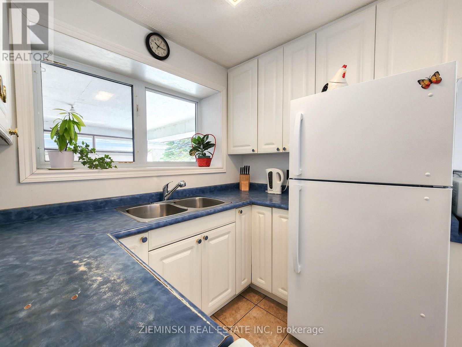 120 PICADILLY CIRCLE - 11
