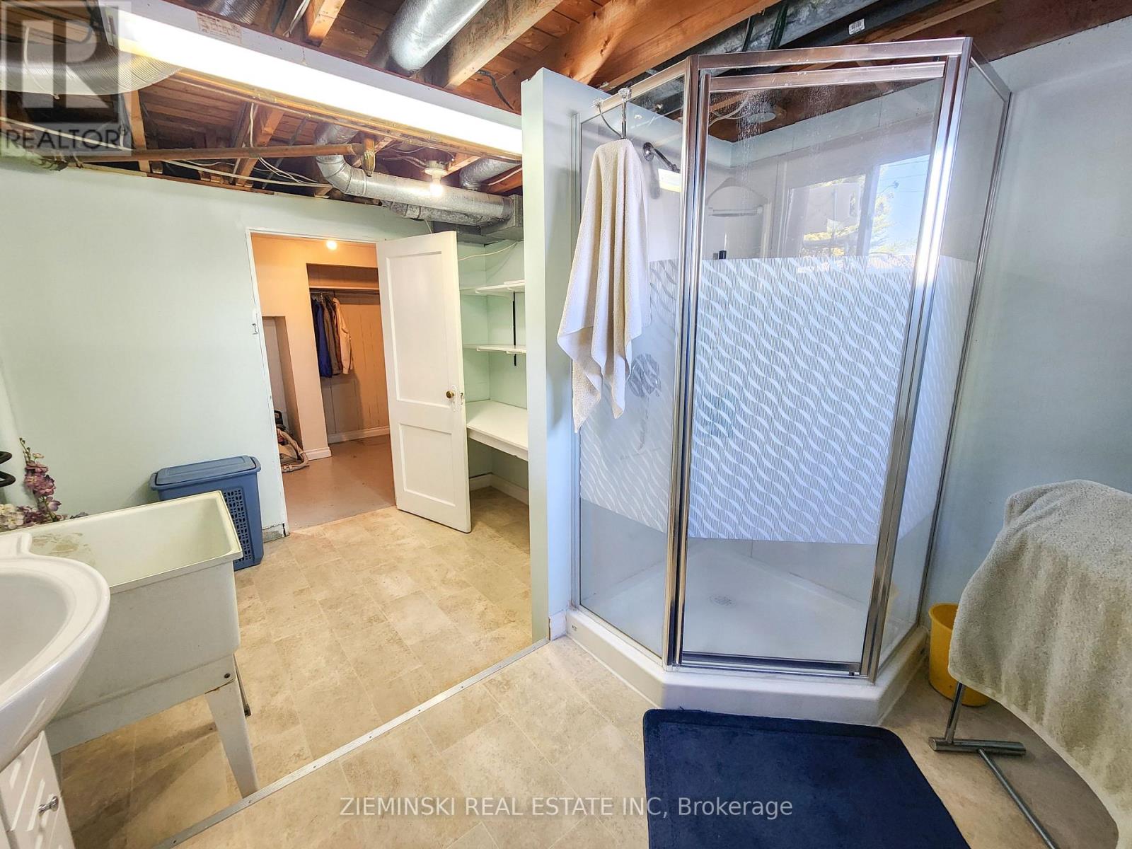 120 PICADILLY CIRCLE - 25