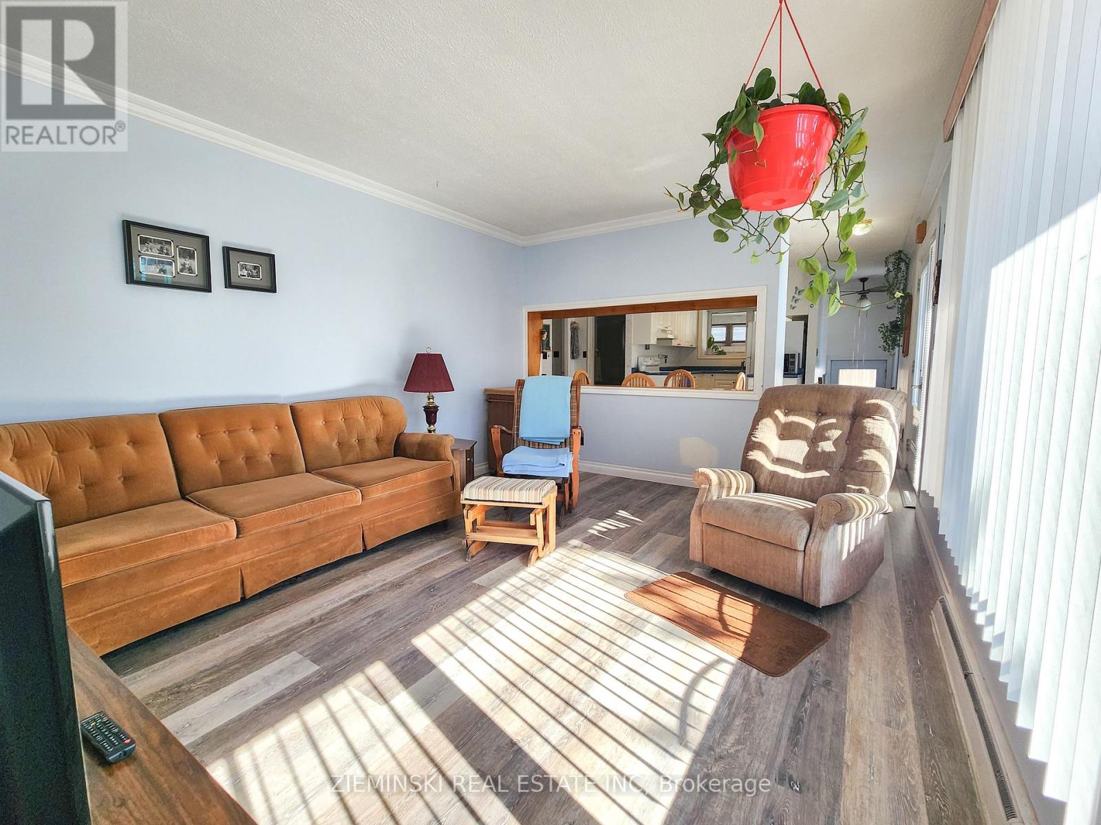 120 PICADILLY CIRCLE - 3