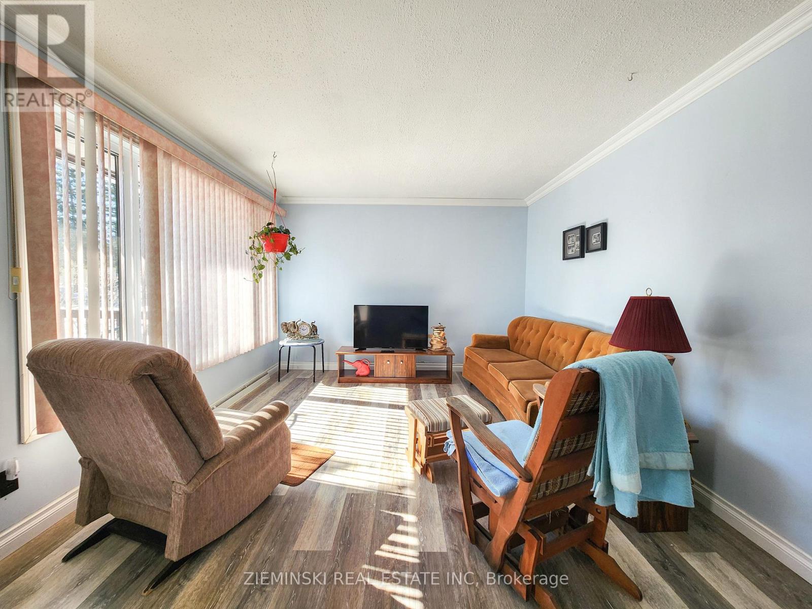 120 PICADILLY CIRCLE - 4