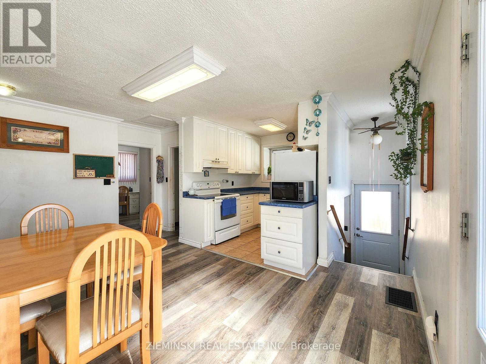 120 PICADILLY CIRCLE - 5