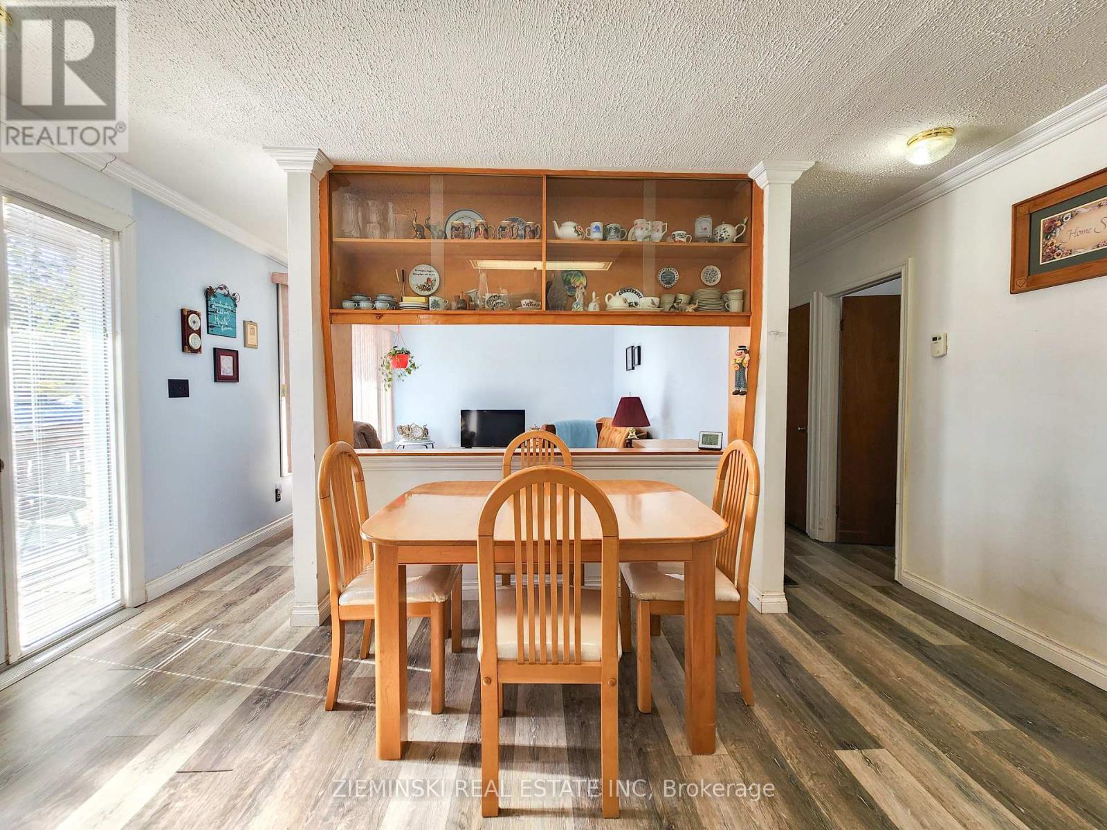 120 PICADILLY CIRCLE - 7