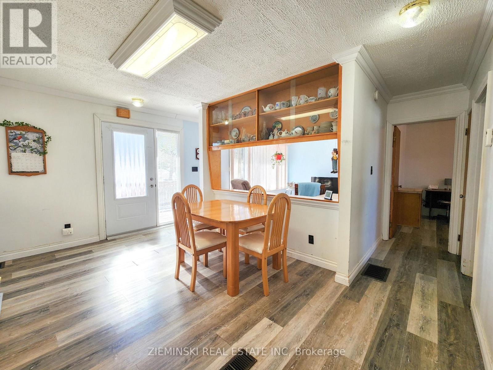 120 PICADILLY CIRCLE - 8