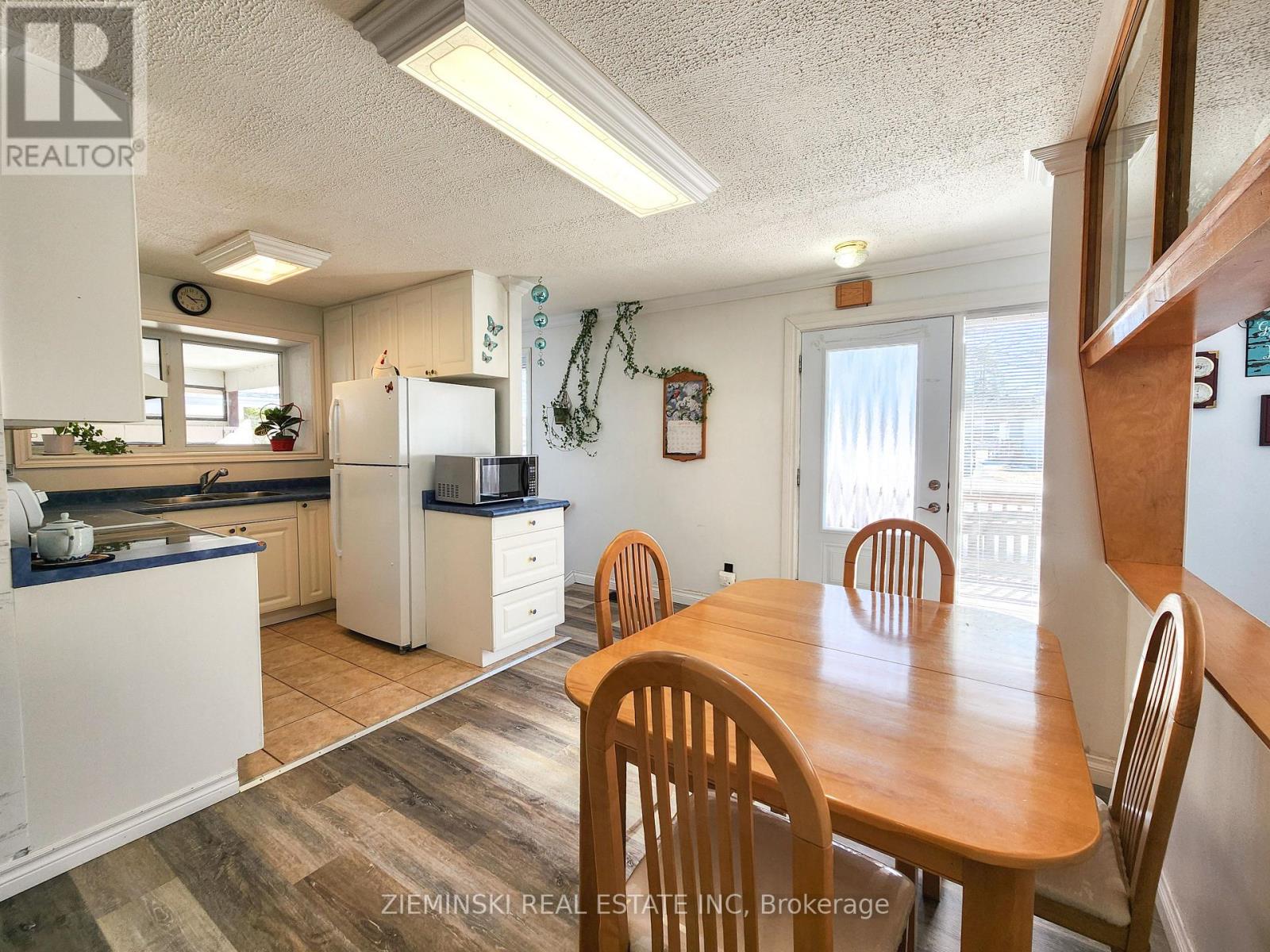 120 PICADILLY CIRCLE - 9