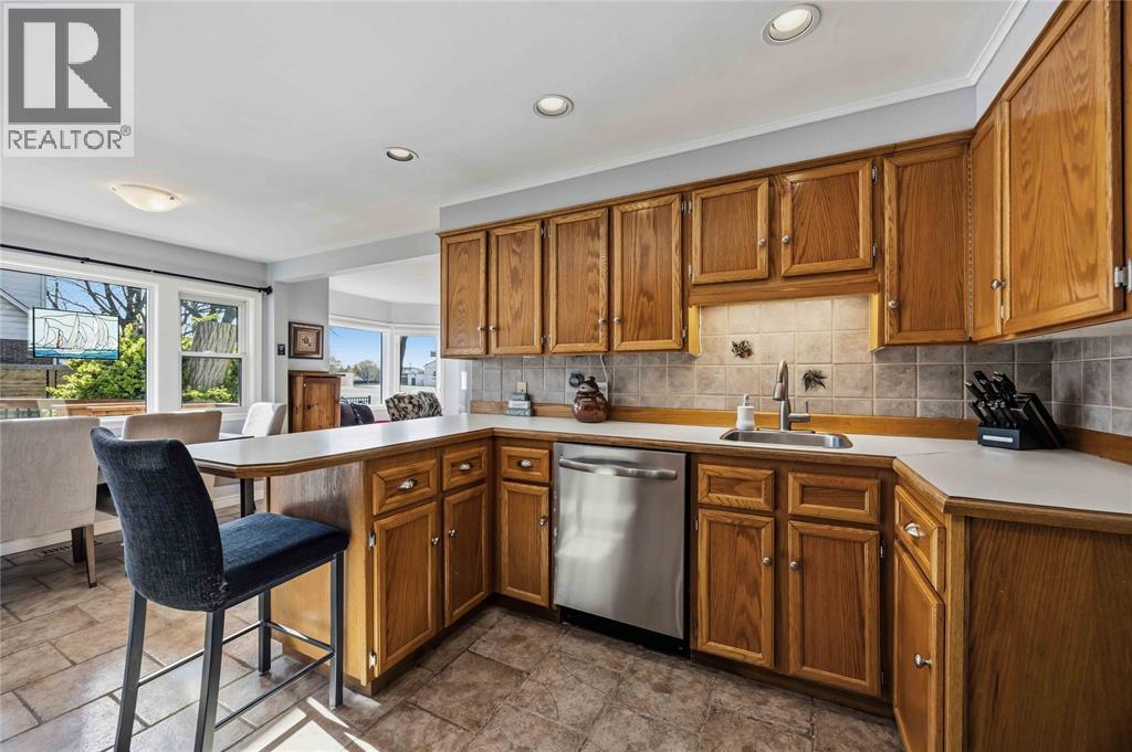 128 ALEXANDRA AVENUE, Point Edward, Ontario, N7V1C2 — Photo 10