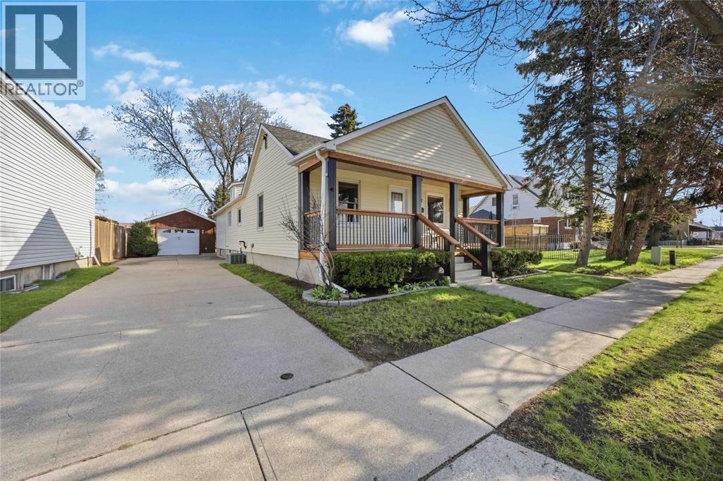 128 ALEXANDRA AVENUE, Point Edward, Ontario, N7V1C2 — Photo 2
