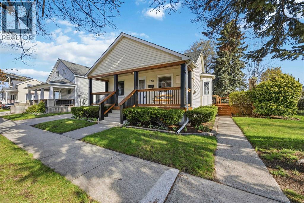 128 ALEXANDRA AVENUE, Point Edward, Ontario, N7V1C2 — Photo 3