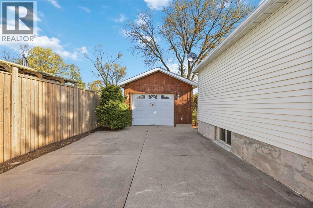 128 ALEXANDRA AVENUE, Point Edward, Ontario, N7V1C2 — Photo 30