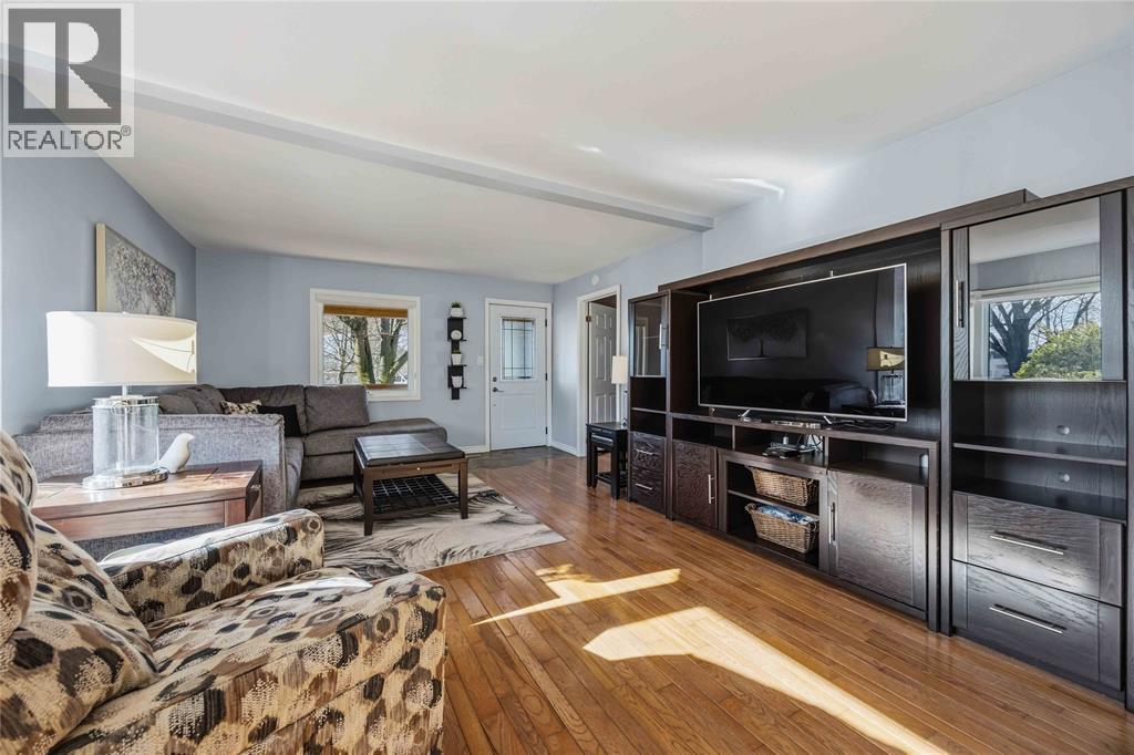 128 ALEXANDRA AVENUE, Point Edward, Ontario, N7V1C2 — Photo 4