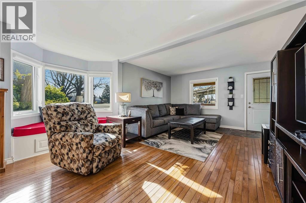 128 ALEXANDRA AVENUE, Point Edward, Ontario, N7V1C2 — Photo 5