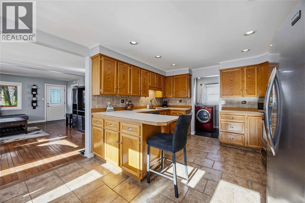 128 ALEXANDRA AVENUE, Point Edward, Ontario, N7V1C2 — Photo 8