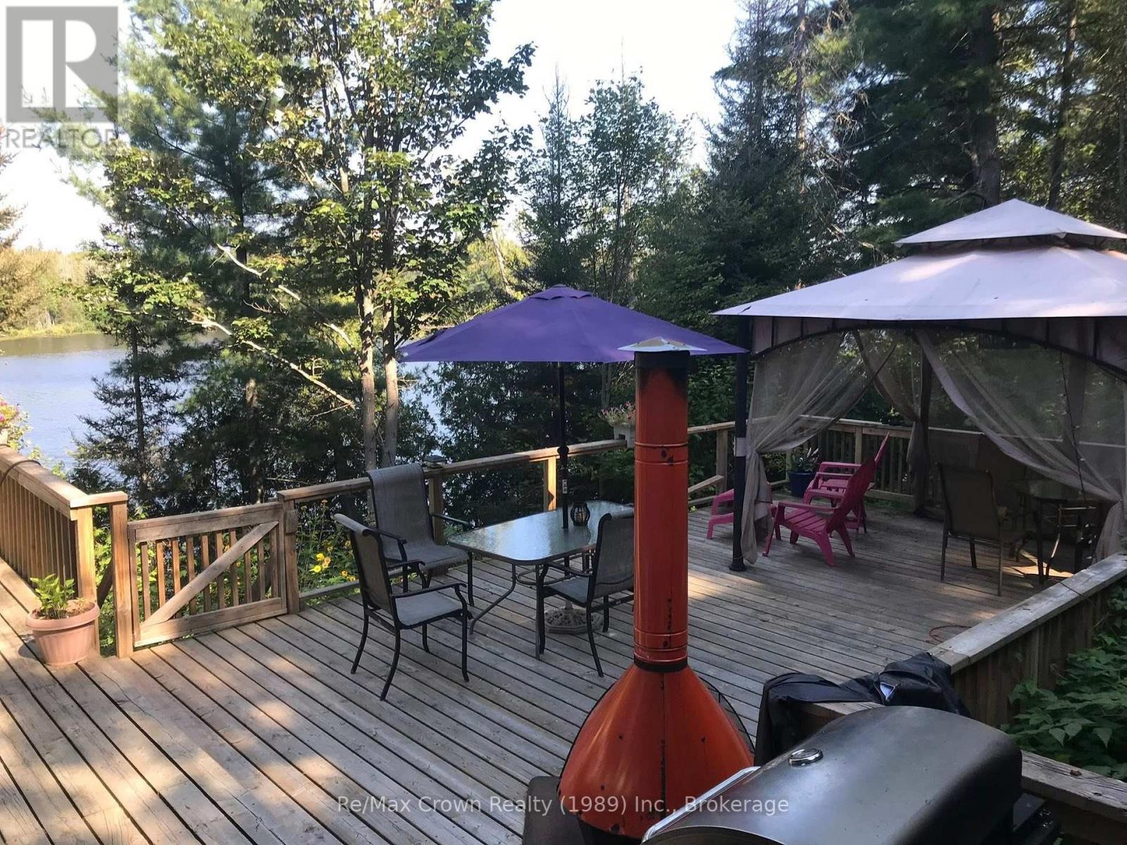 Side Party Deck 16'x26'