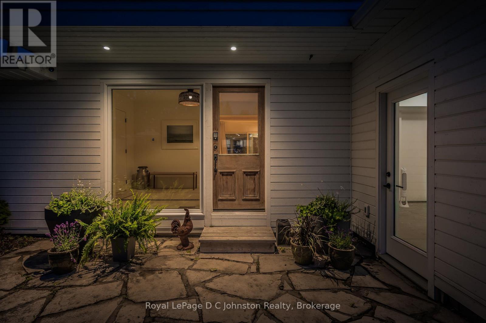 66 HURON STREET N - 2