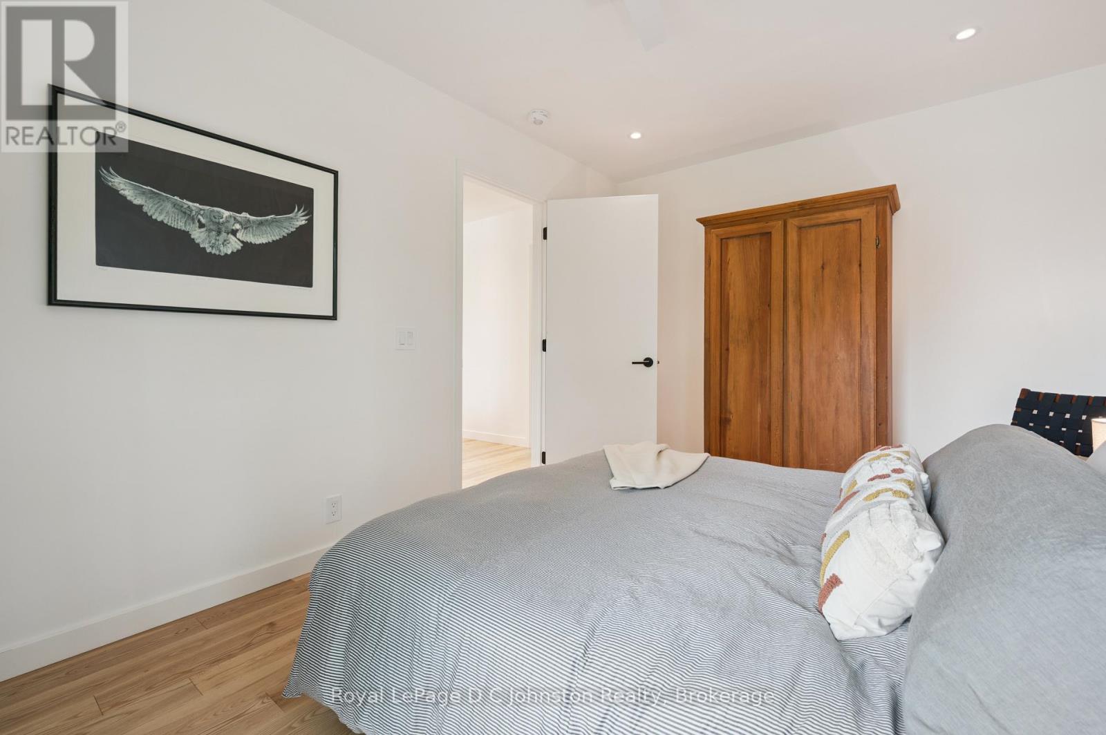 66 HURON STREET N - 21
