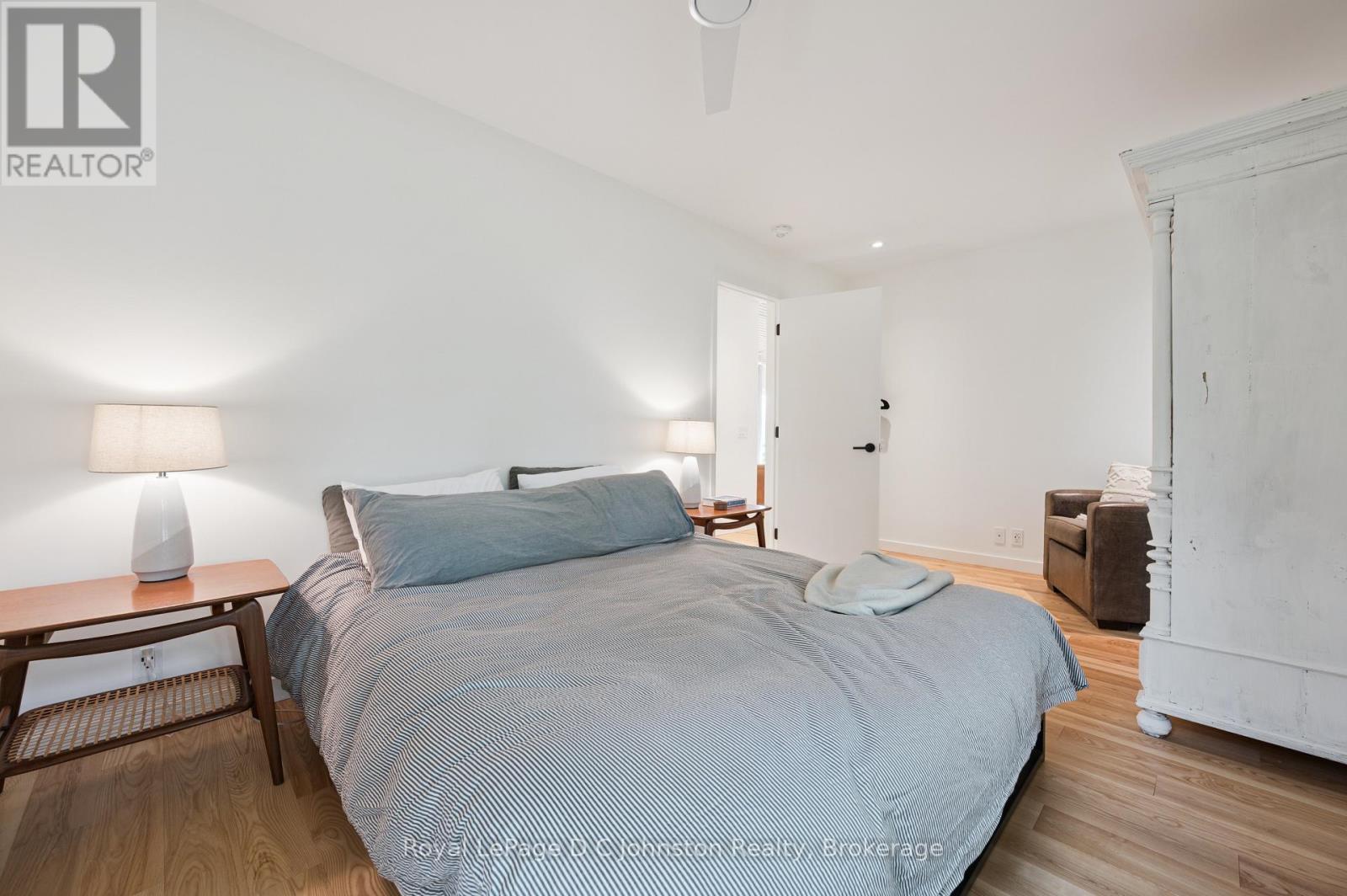 66 HURON STREET N - 23