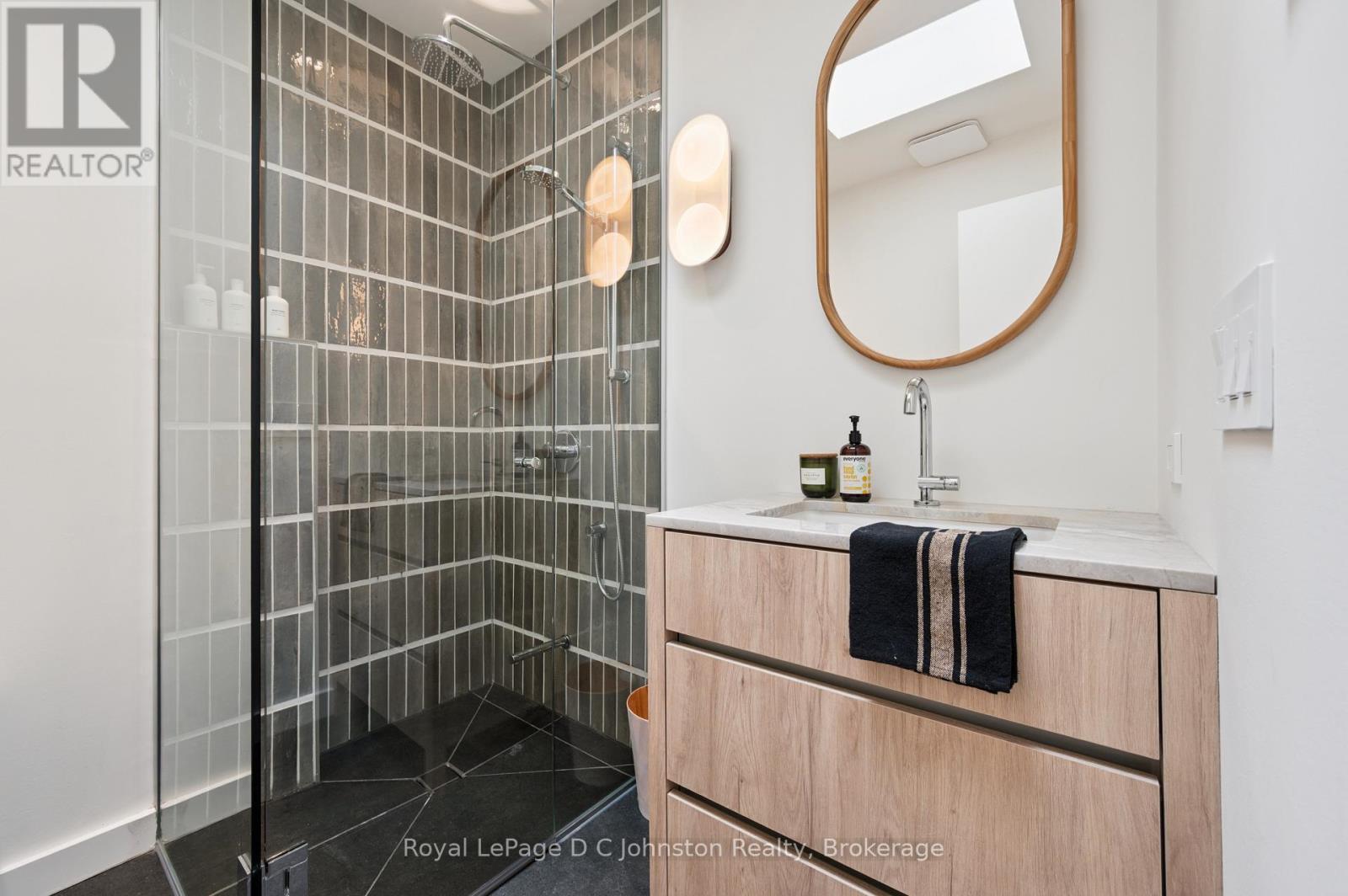 66 HURON STREET N - 24