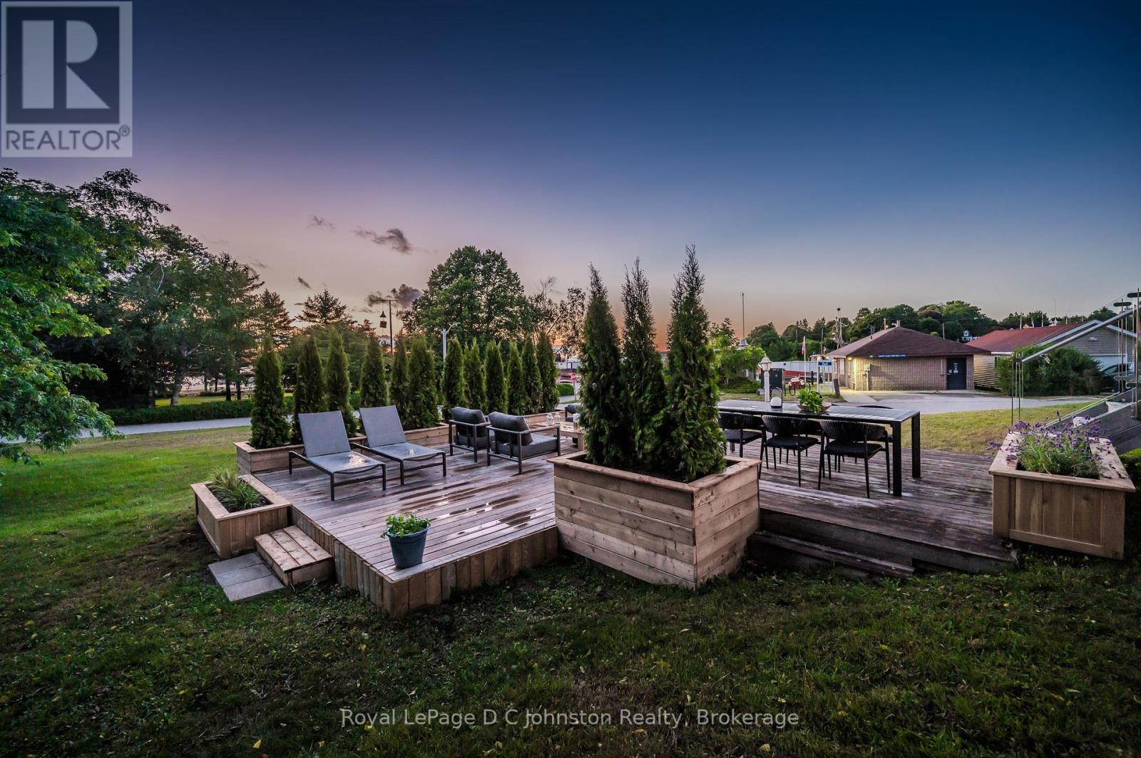 66 HURON STREET N - 33
