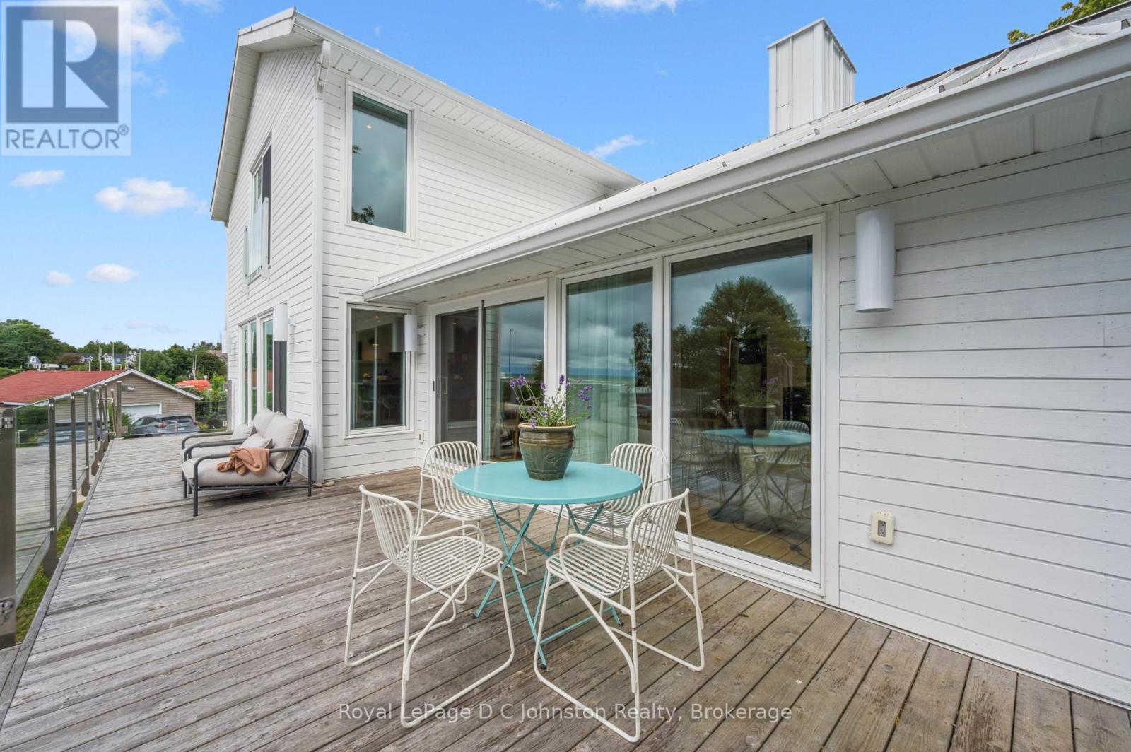 66 HURON STREET N - 34